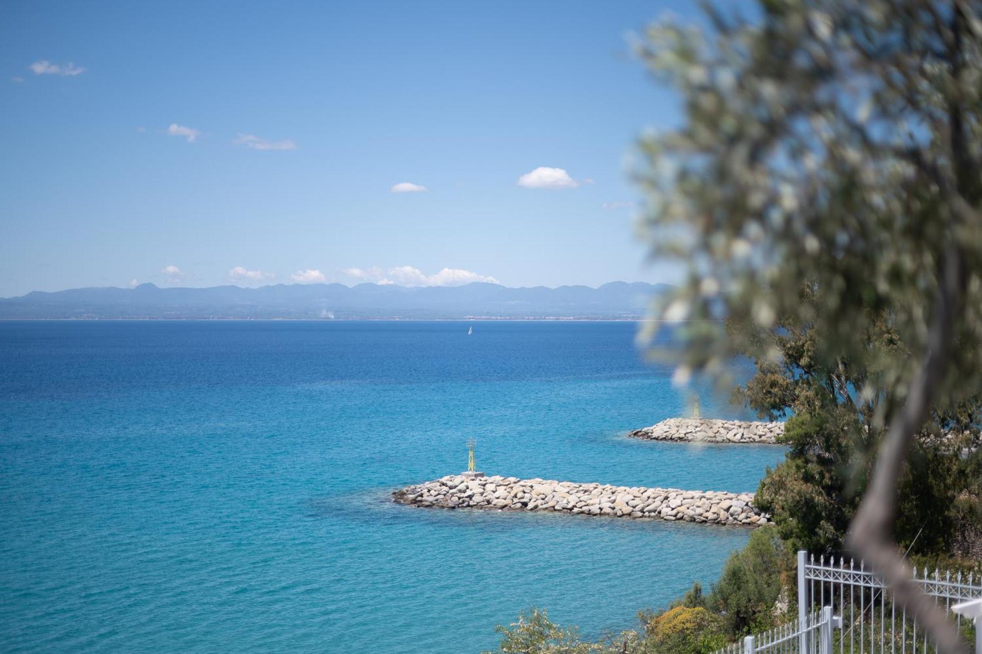 Pouletis Family Apartments - Akroyali Seaview Getaways Kalamata Exterior foto