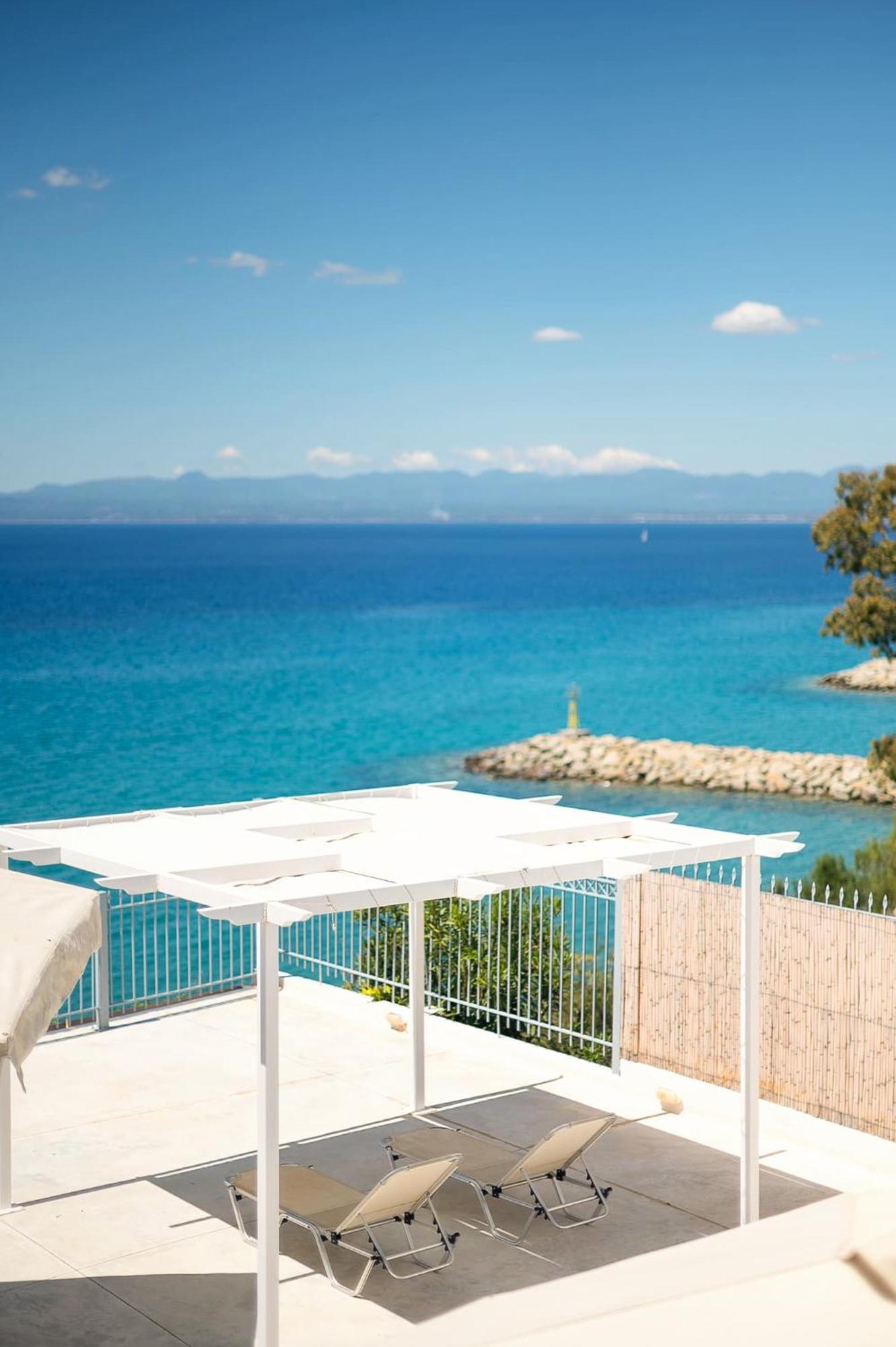 Pouletis Family Apartments - Akroyali Seaview Getaways Kalamata Exterior foto